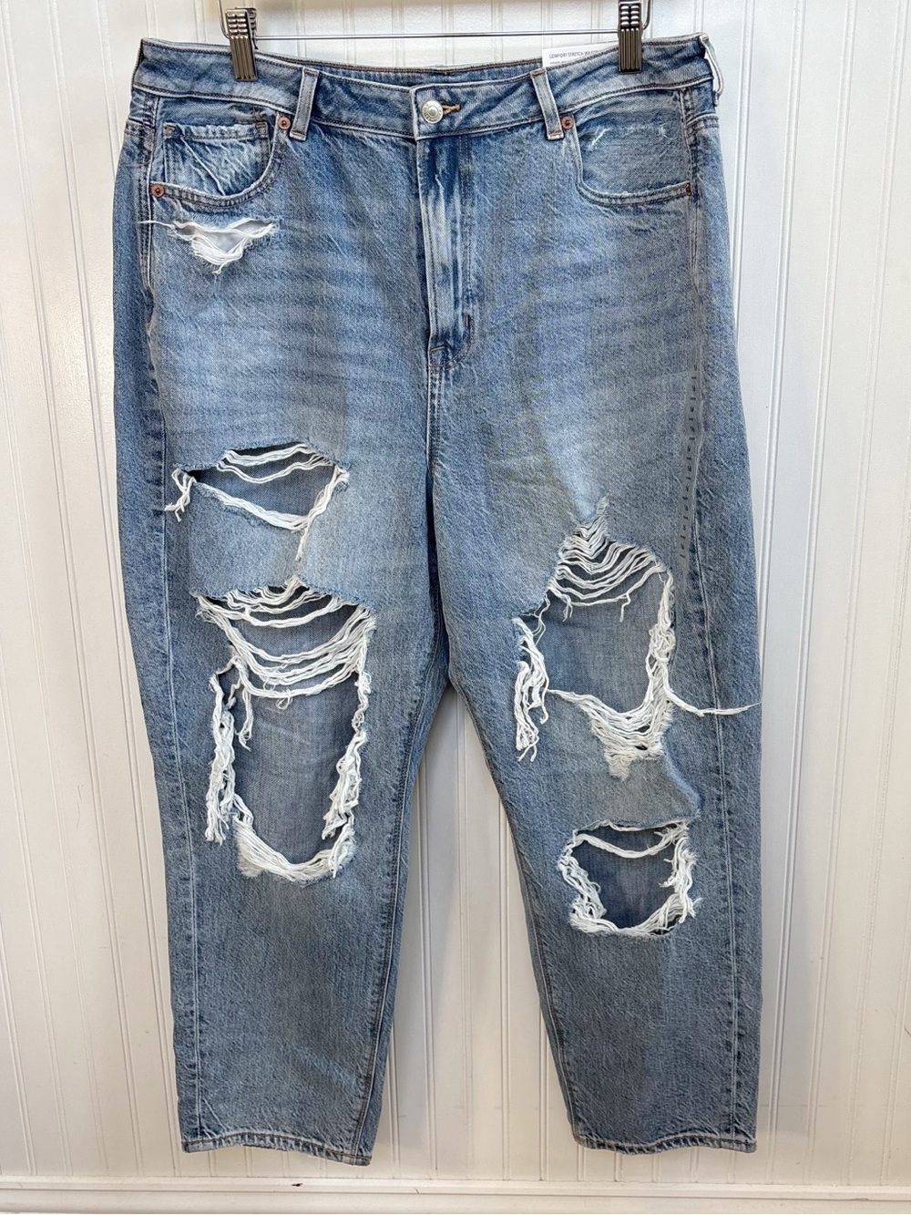 American Eagle Highest Rise Mom Jeans Women’s 16/33 Short Distressed Ripped NEW